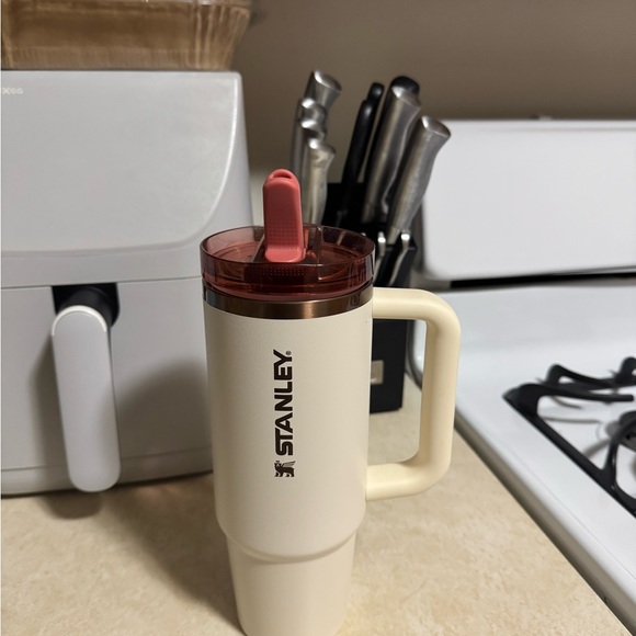 Stanley Cream Mug with Brown Lid - Picture 2 of 6